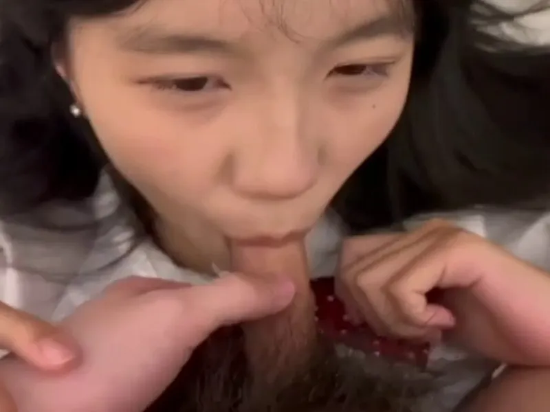 Em loli dễ thương liếm cặc biến em thành con em đào nứng p2